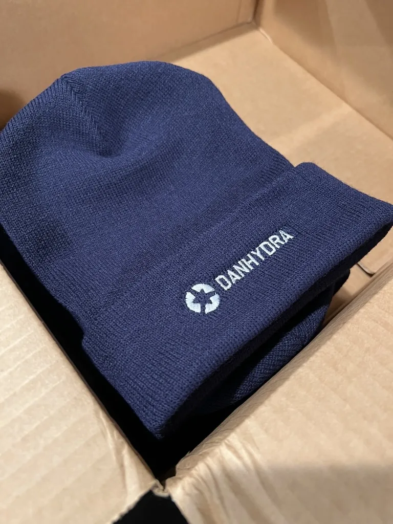 Danihydra navy beanie